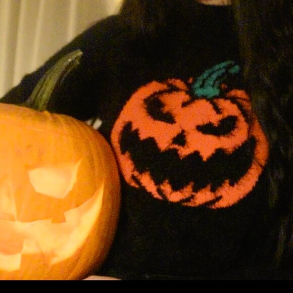 Dolls Kill Halloween Pumpkin cropped black fuzzy sweater (S-M) - Picture 3 of 6